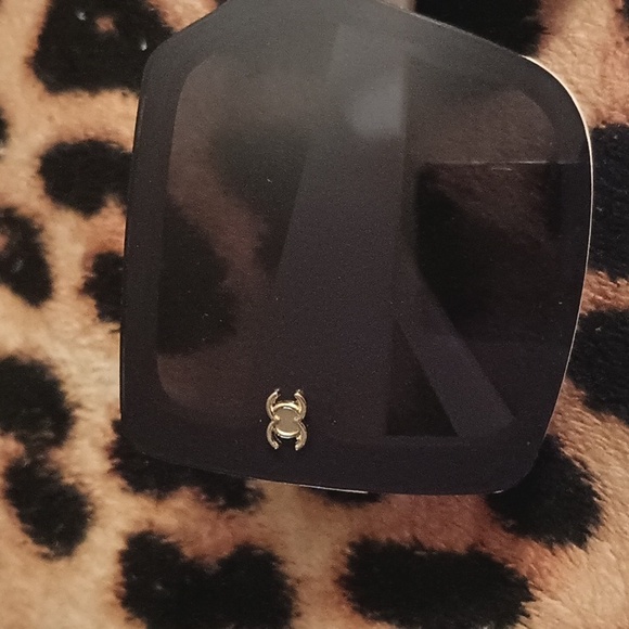 Luxury Inspired Shades and Gold Tone Stretchy Bracelet Set - Picture 2 of 5